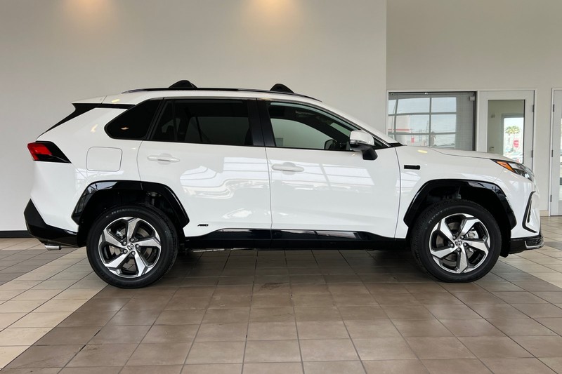 Toyota RAV4 Prime Vehicle Full-screen Gallery Image 03