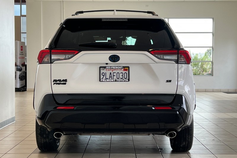 Toyota RAV4 Prime Vehicle Full-screen Gallery Image 05