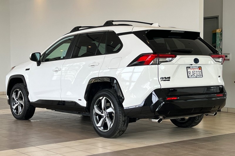 Toyota RAV4 Prime Vehicle Full-screen Gallery Image 06