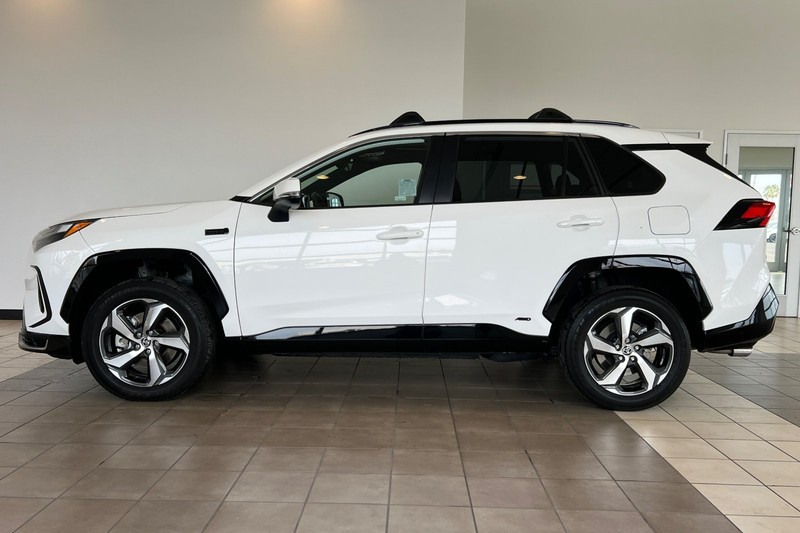 Toyota RAV4 Prime Vehicle Full-screen Gallery Image 07