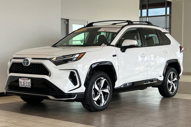 Toyota RAV4 Prime Vehicle Full-screen Gallery Image 08