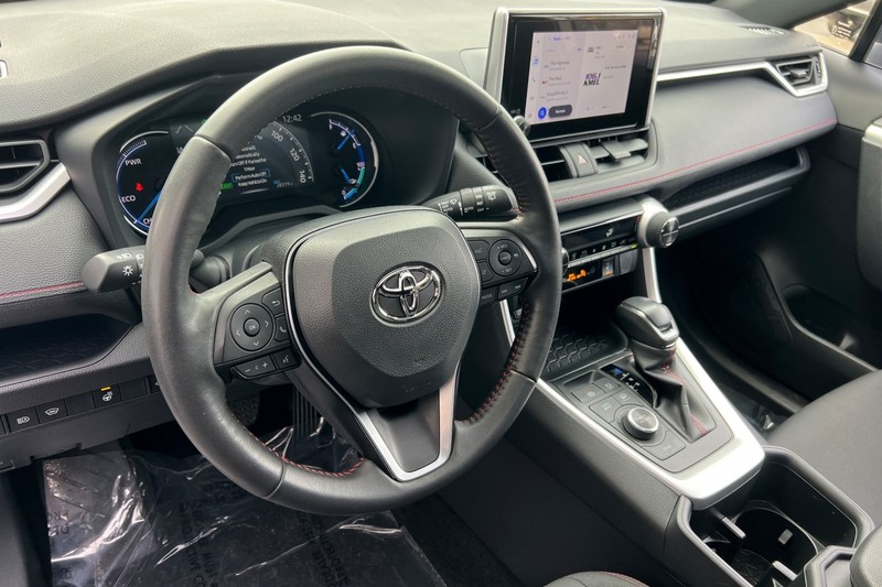 Toyota RAV4 Prime Vehicle Full-screen Gallery Image 10