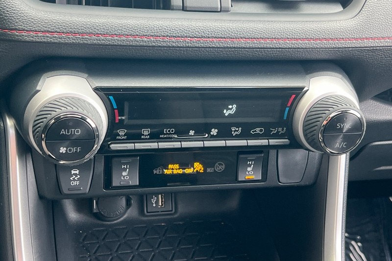 Toyota RAV4 Prime Vehicle Full-screen Gallery Image 20