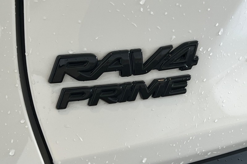 Toyota RAV4 Prime Vehicle Full-screen Gallery Image 27
