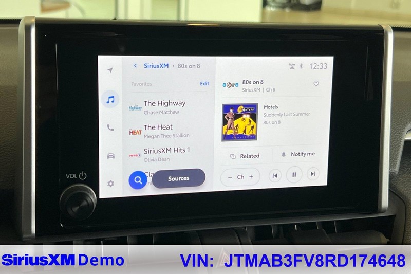 Toyota RAV4 Prime Vehicle Full-screen Gallery Image 28