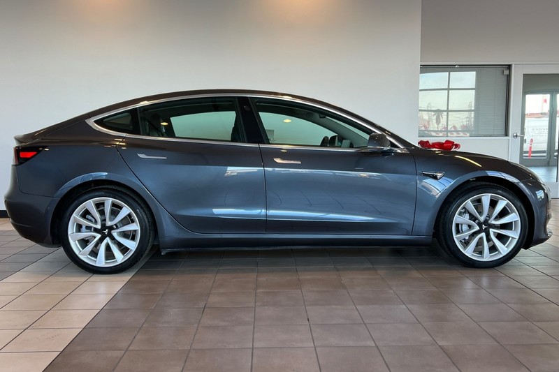 Tesla Model 3 Vehicle Full-screen Gallery Image 03