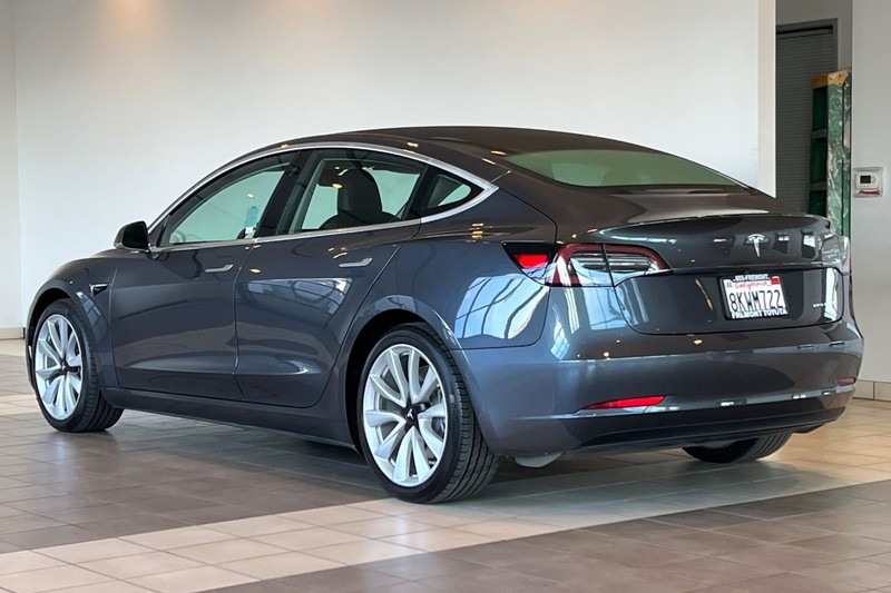 Tesla Model 3 Vehicle Full-screen Gallery Image 06