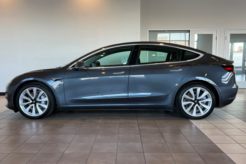 Tesla Model 3 Vehicle Full-screen Gallery Image 07