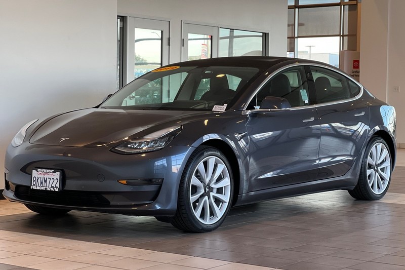 Tesla Model 3 Vehicle Full-screen Gallery Image 08