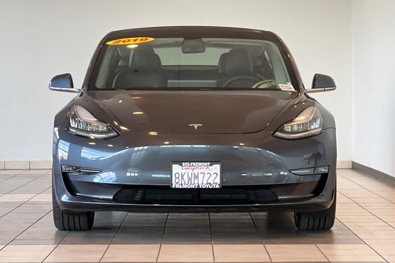 Tesla Model 3 Vehicle Full-screen Gallery Image 09