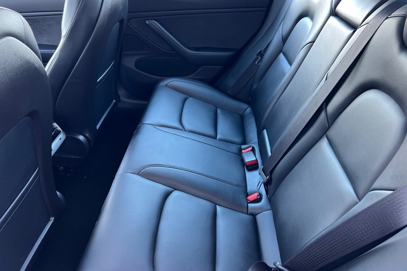 Tesla Model 3 Vehicle Full-screen Gallery Image 12