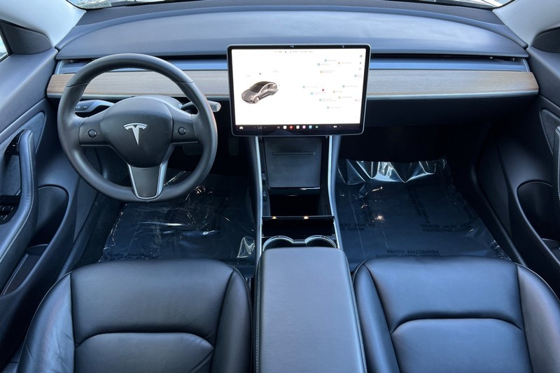 Tesla Model 3 Vehicle Full-screen Gallery Image 13