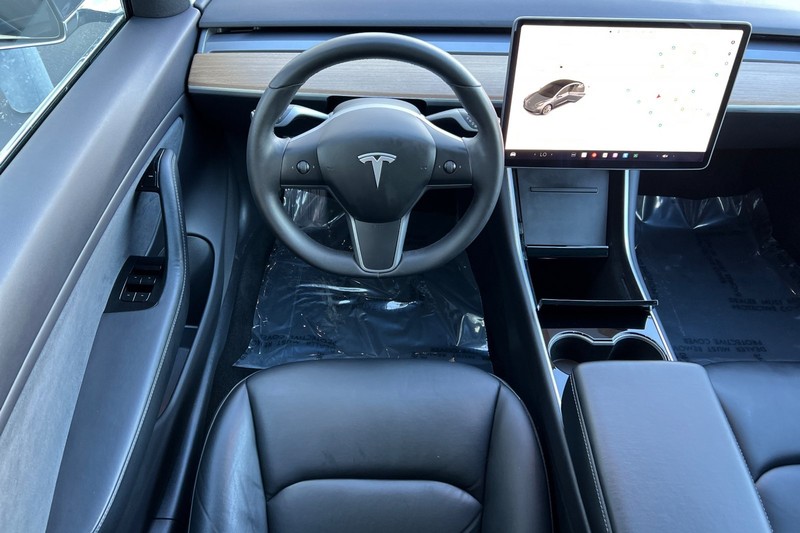 Tesla Model 3 Vehicle Full-screen Gallery Image 14