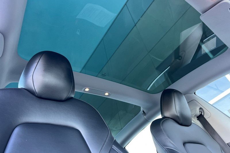 Tesla Model 3 Vehicle Full-screen Gallery Image 16