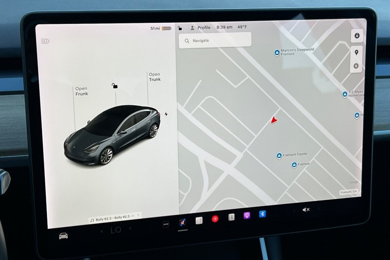 Tesla Model 3 Vehicle Full-screen Gallery Image 18