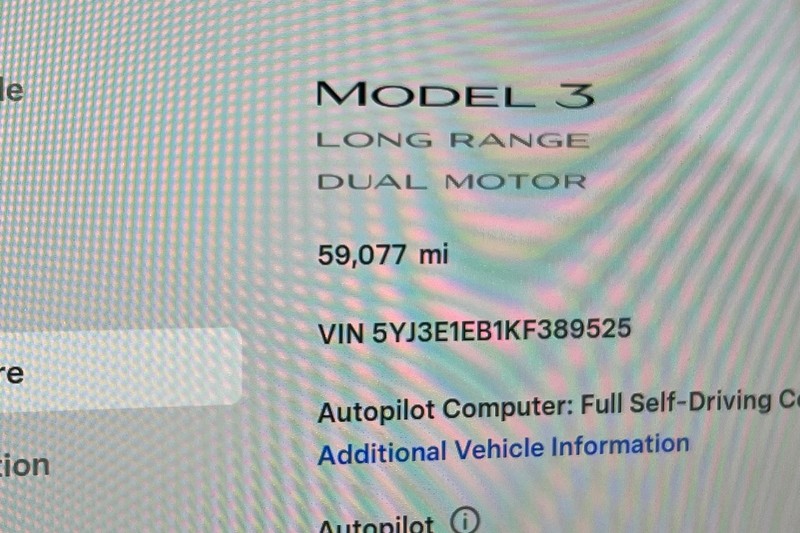 Tesla Model 3 Vehicle Full-screen Gallery Image 22