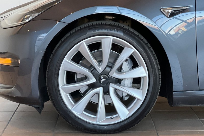 Tesla Model 3 Vehicle Full-screen Gallery Image 23