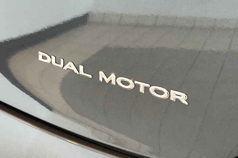 Tesla Model 3 Vehicle Full-screen Gallery Image 24