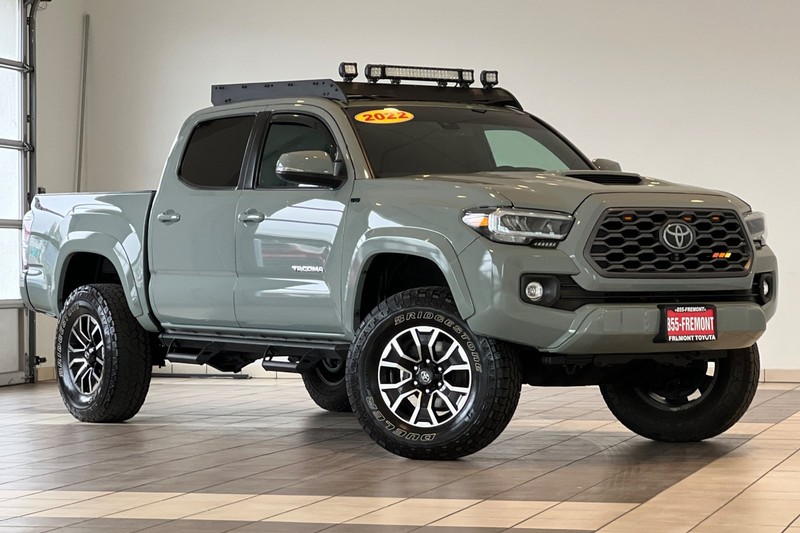 Toyota Tacoma Vehicle Full-screen Gallery Image 02