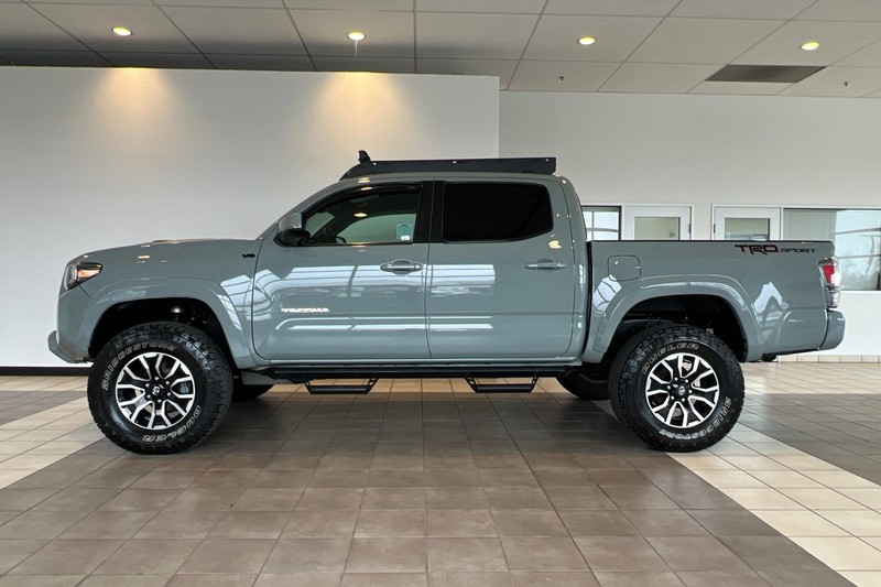 Toyota Tacoma Vehicle Full-screen Gallery Image 07