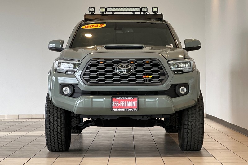 Toyota Tacoma Vehicle Full-screen Gallery Image 09