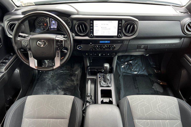 Toyota Tacoma Vehicle Full-screen Gallery Image 13