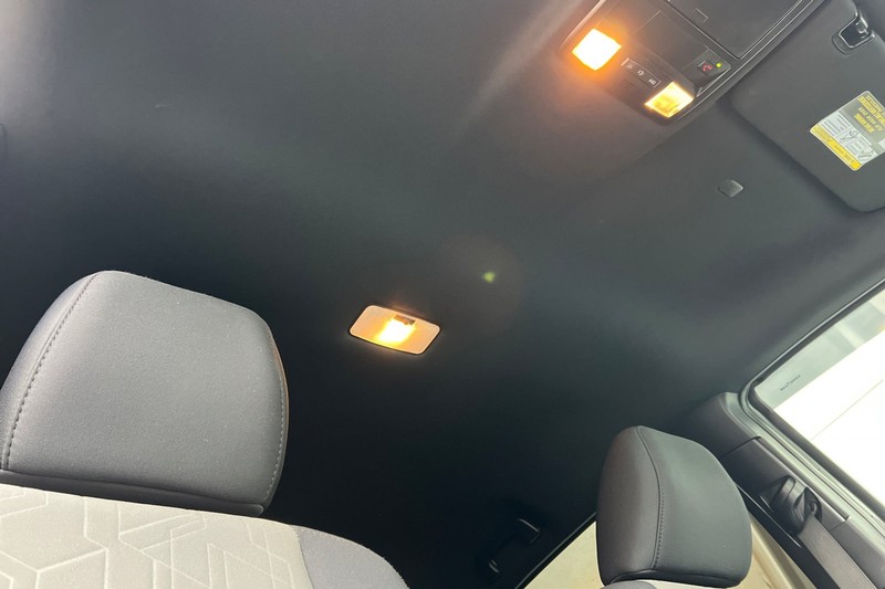 Toyota Tacoma Vehicle Full-screen Gallery Image 16