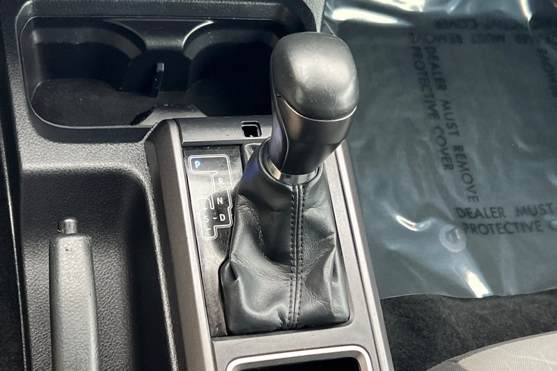 Toyota Tacoma Vehicle Full-screen Gallery Image 20