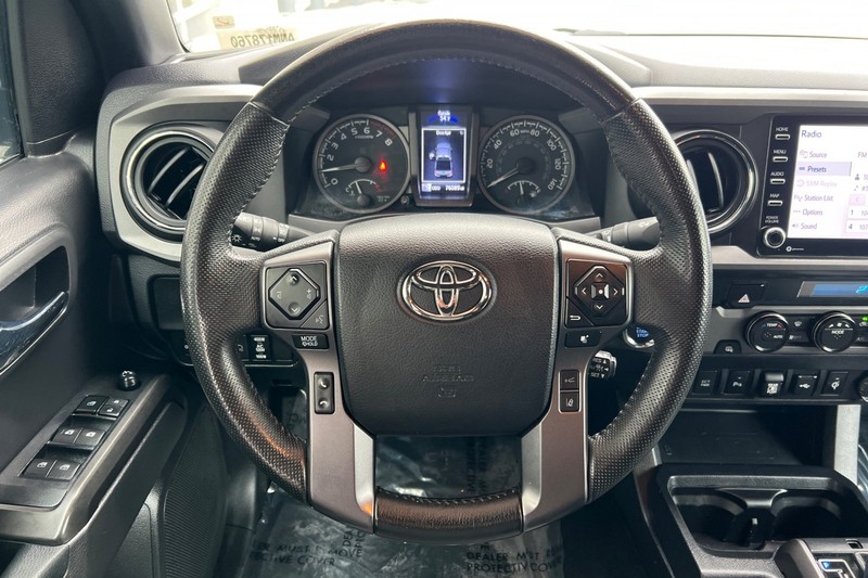 Toyota Tacoma Vehicle Full-screen Gallery Image 22