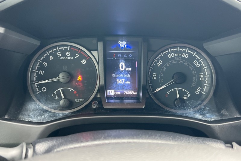 Toyota Tacoma Vehicle Full-screen Gallery Image 23