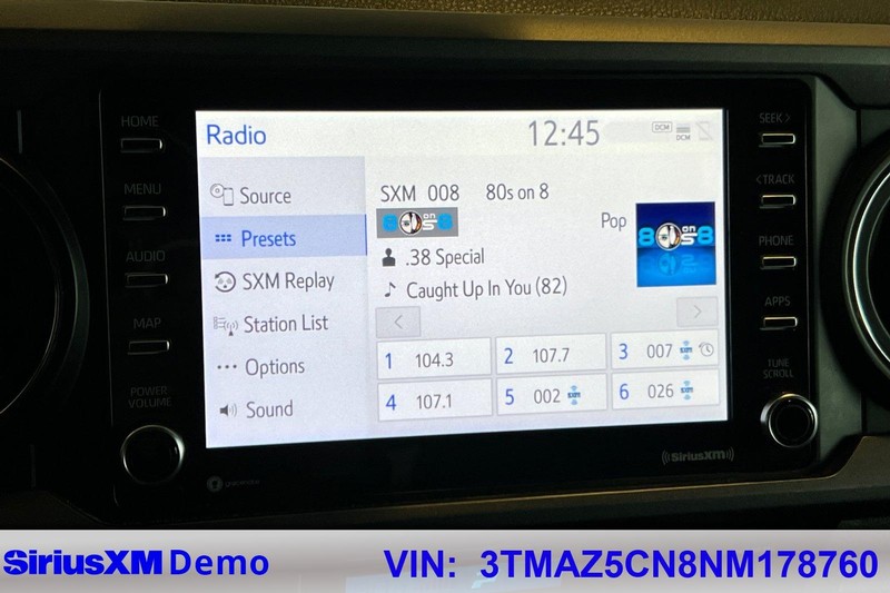 Toyota Tacoma Vehicle Full-screen Gallery Image 27