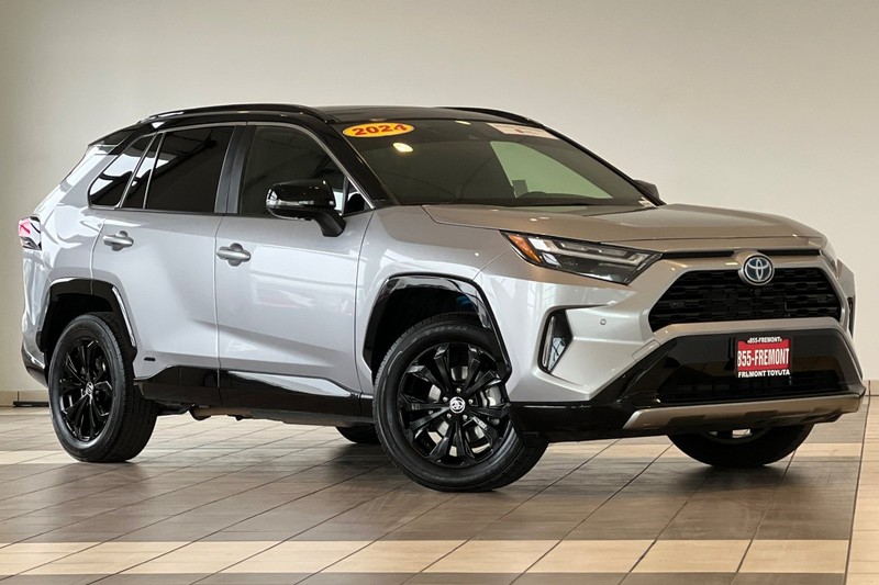 Toyota RAV4 Vehicle Full-screen Gallery Image 02