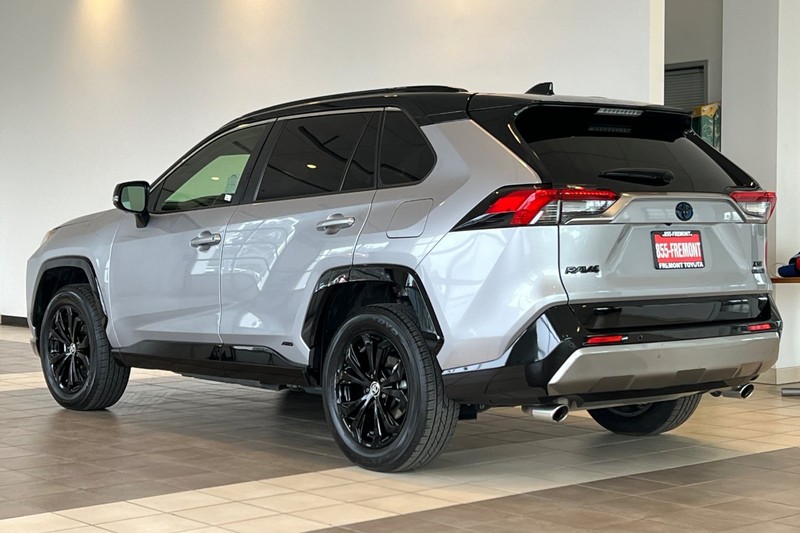 Toyota RAV4 Vehicle Full-screen Gallery Image 06