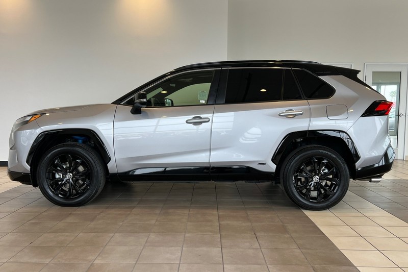 Toyota RAV4 Vehicle Full-screen Gallery Image 07