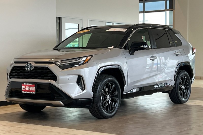 Toyota RAV4 Vehicle Full-screen Gallery Image 08