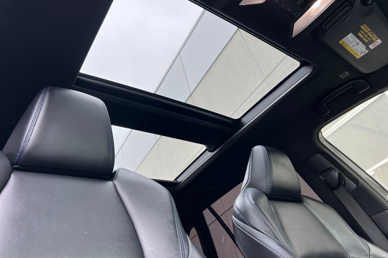 Toyota RAV4 Vehicle Full-screen Gallery Image 17