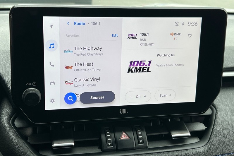 Toyota RAV4 Vehicle Full-screen Gallery Image 18