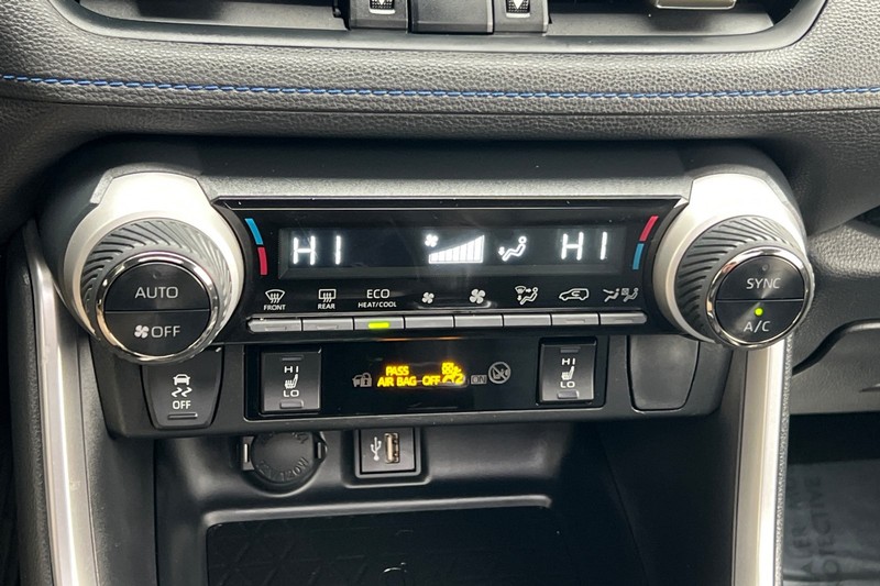 Toyota RAV4 Vehicle Full-screen Gallery Image 20