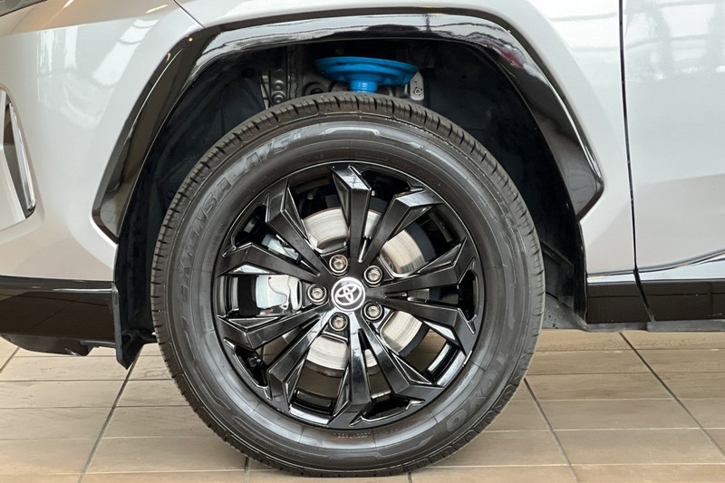 Toyota RAV4 Vehicle Full-screen Gallery Image 26