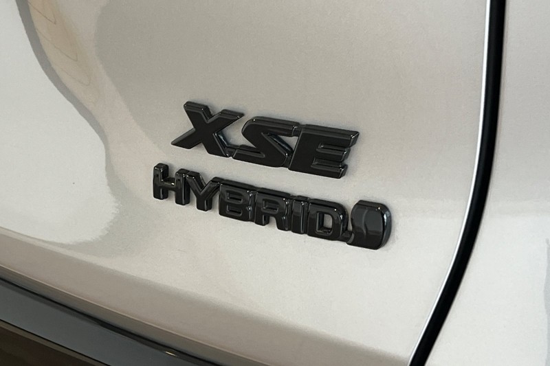 Toyota RAV4 Vehicle Full-screen Gallery Image 27