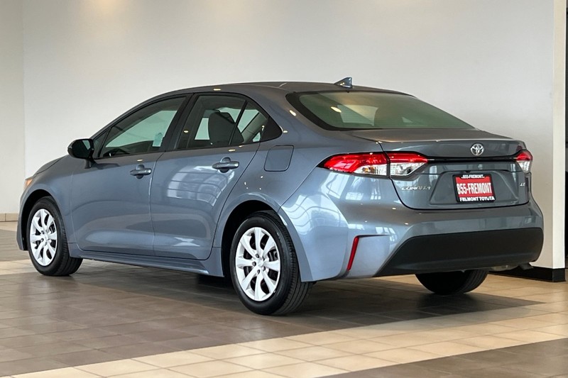 Toyota Corolla Vehicle Full-screen Gallery Image 06