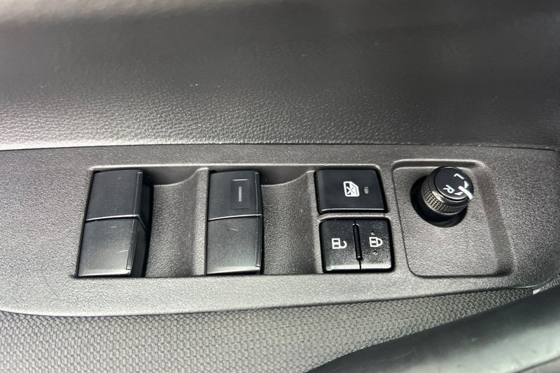 Toyota Corolla Vehicle Full-screen Gallery Image 11