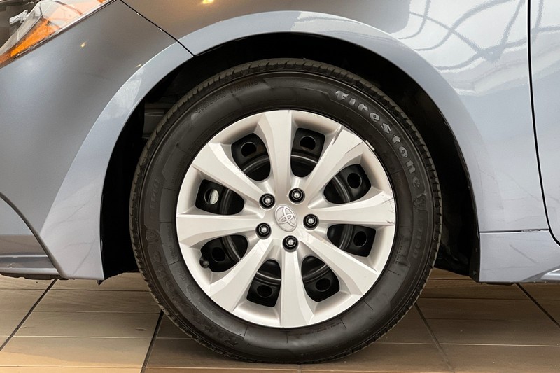 Toyota Corolla Vehicle Full-screen Gallery Image 24