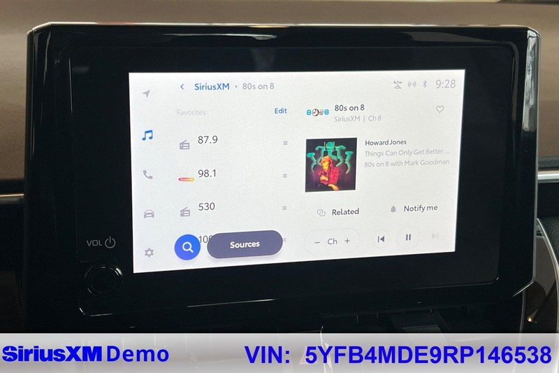 Toyota Corolla Vehicle Full-screen Gallery Image 26