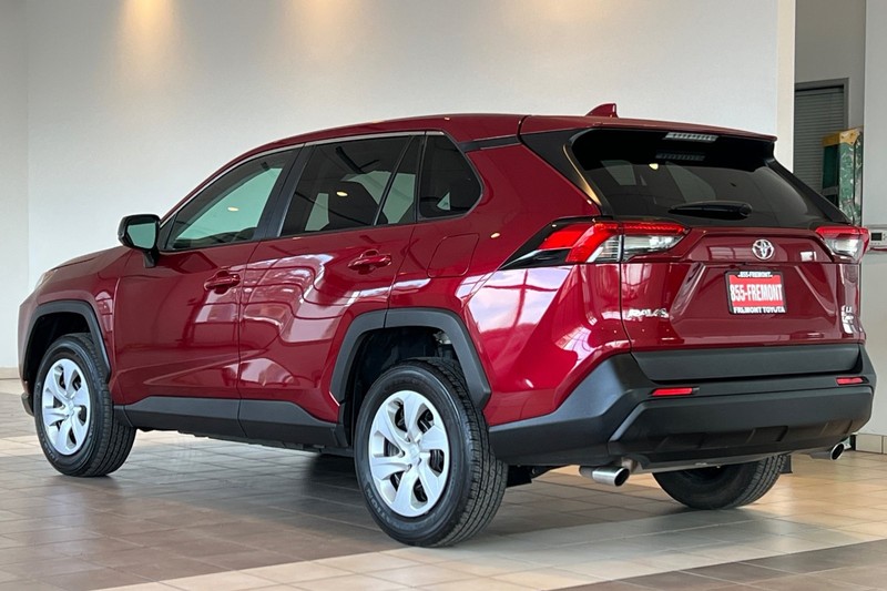 Toyota RAV4 Vehicle Full-screen Gallery Image 06