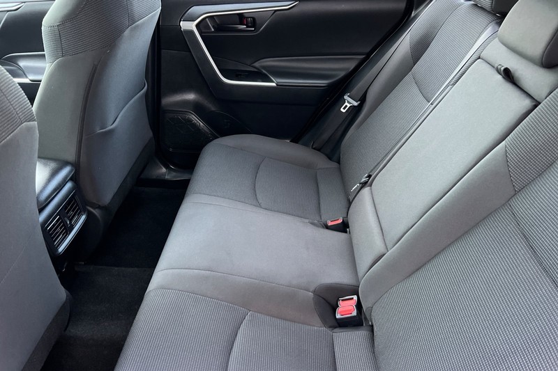 Toyota RAV4 Vehicle Full-screen Gallery Image 12