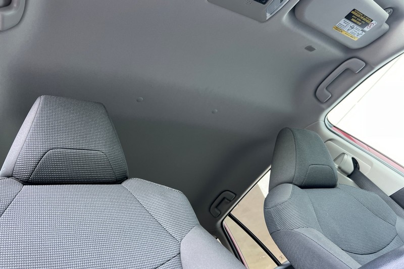 Toyota RAV4 Vehicle Full-screen Gallery Image 17