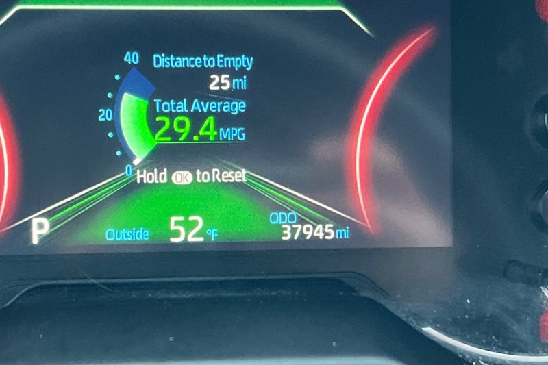 Toyota RAV4 Vehicle Full-screen Gallery Image 24