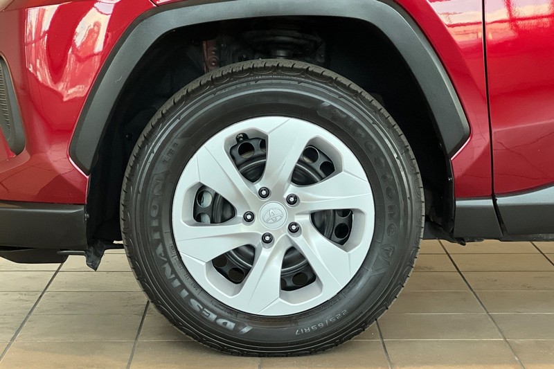 Toyota RAV4 Vehicle Full-screen Gallery Image 25