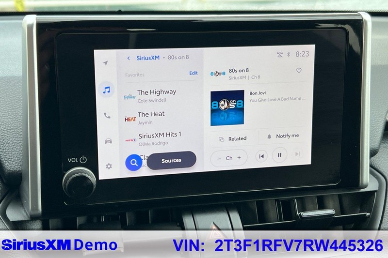 Toyota RAV4 Vehicle Full-screen Gallery Image 27